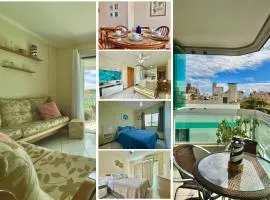 3 quartos a 280m da praia c roupa de cama - Sacada com Churrasqueira - climatizado - 10 min a pé da passarela do Ribeiro e acesso a Praia de Bombinhas - 5 min a pé de supermercados - Até 8 pessoas, ideal p famílias, grupos, crianças