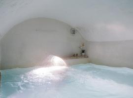 Amazing Apartment Alla Corte with pool and sauna, Hotel in Taurisano