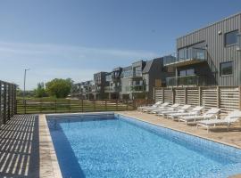 Luxury Living at Ekerum Öland Heated Pool, Golf & Sea!, hotel i Borgholm
