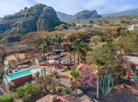 Private 5-Bedroom Compound with Pool Tepoztlán Retreat, hotel en Tepoztlán