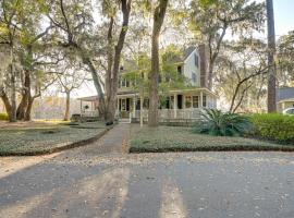 Riverside Cottage Close to Ocean and Myrtle Beach, hotel v destinaci Murrells Inlet
