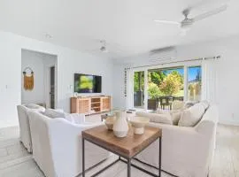 Perfect Princeville Getaway with AC, Hot Tub & Views