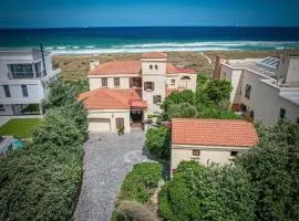 Sunset Beach Villa - Luxury beachfront villa - Cape Town