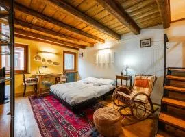 Romeos Cottage Public free parking bike rental