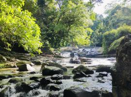 Riverston Water Front Villa, lodge in Rattota
