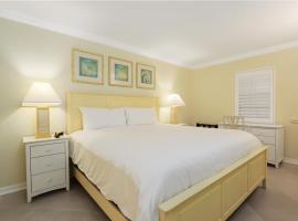 Experience breathtaking views of Pine Island Sound from the stunning South Seas Bayside Villa 5220, Hotel in Captiva