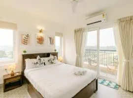 Da Alohas Premium 1BHK Suite Pool & Field View