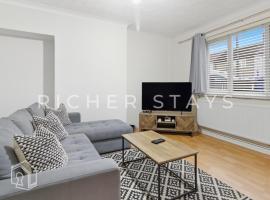 Rustic 3BR house in Tilbury, Garden and Parking, Hotel in Tilbury