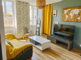 Le Duplex des Arcades - T2 lumineux hypercentre، فندق في كارينتان