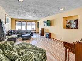 2 Mi to Dtwn Newark Pet-Friendly Home!、ニューアークのホテル