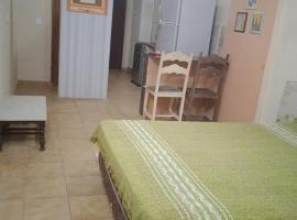 Cozy studio apartment close to the beach and everything!, hotel in Fundão