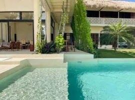 7BR Beautiful Waterfront Villa - Perfect Getaway