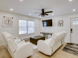 Wooded Retreat with Pet-Friendly Yard in Standish, hotel a Standish