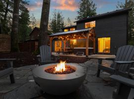 Stay Portland - Alpine Retreat Hot Tub, Fire Pit & Game Room, Hotel in Rhododendron