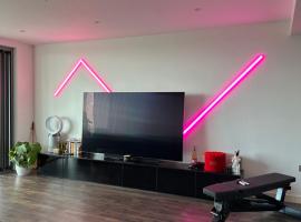 Stylish City AP - London Views, hotel in Brentford