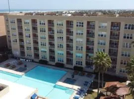 EZ Beach Access Great Family Condo SpaceX view