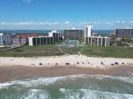 Resort like super heated pool & direct beach front