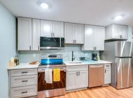 4 Blocks to Riverwalk Updated Astoria Studio