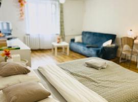 Duży apartament z kuchnią i łazienką, hotel in Namysłów