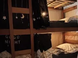 Cama Quarto Compartilhado Hostel ou Quarto 4 pessoas Pousada Tijucas Lua Encantada