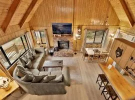 Lakeview Pines Log Cabin - Custom Built Village Log Cabin Retreat w/ Hot Tub, Pool Table