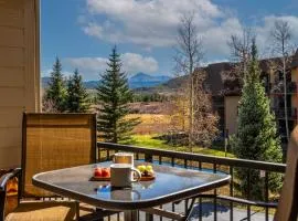 2 Bedroom Hot Tub Fireplace Walk to Lake Dillon