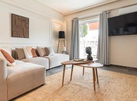 Elegant 3 Bdr Apartment City Retreat in Kypseli, hotel i Mesochórion