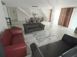 Designer-Apartment mit bis zu 4 Schlafzimmern, Terrasse und Platz für bis 9 Personen