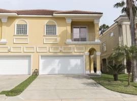 Big Private Luxury Home in Beach Gated Community, hotel in South Padre Island