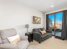 Stylish Grand Lake Retreat - King Bed - Walk to Lake