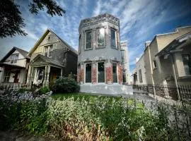 UPTOWN CASTLE - CITY VIEWS - THEATER & CONVENTION DISTRICT!