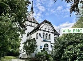 Luxus Ferienhaus Villa EMG Dortmund in Ennepetal, nah Düsseldorf, Köln mit Tennis Court, Garten, Kamin für Familien Gruppen bis 20 Personen