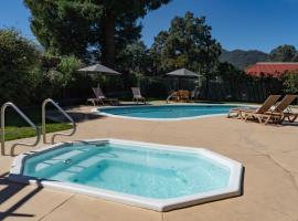The Orchard Hotel Ukiah Wine Country Free Breakfast, Pool, & Hot Tub, hotel v destinaci Ukiah