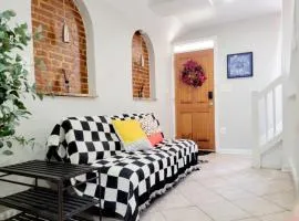 Whole House Walking Distance Stadium Free Parking