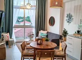 Apt in luxurious condominium near the beach