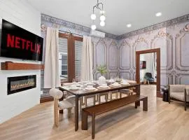 Iconic Mansion with Hot Tub GYM Arcade and Parking