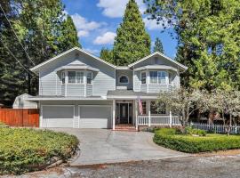 Country Style Mountain Home - View of Lake Forebay, hotel v destinaci Pollock Pines
