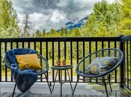 Lovely 3BR condo with Hot Tub at the Edge of Canmore