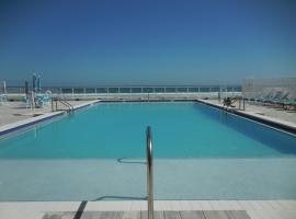 Beachside Bliss Ocean-View Condo with Pool and Private Beach Access Perfect for Families and Couples, hotel in Daytona Beach