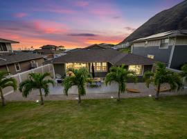 Ocean view pool, 5 mins to Beach, Sleep 12, hotel in Waianae