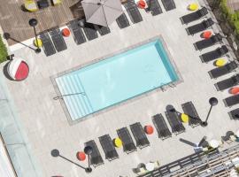 Luxury Apartments by Hyatus at Boston Assembly Row, hotel in Somerville