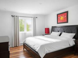 Big Luxury 2 Bedroom Condo, Free Parking, Near Downtown, King size Bed、ロンゲールのラグジュアリーホテル