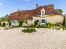 Spacious chateau with garden in the Loire Valley