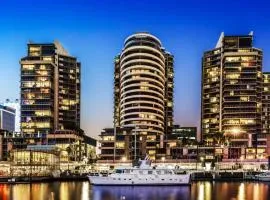 VAQUAY Glamptons In Docklands