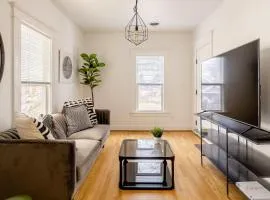 Hipster Vibe Apartment - Food Carts & Live Music