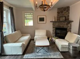 4 Bedrrom Downtown Gem, Modern, Comfort, Fireplace, Huge Backyard, Steps to Lake and Broadwalk