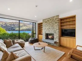 Lakefront Luxury 3 Bedroom Apartment