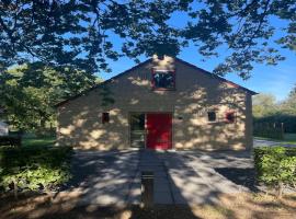 Sunny Family Bungalow by the Lake, bungalow in Hernen