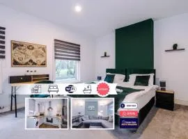 Four BR House By Eason Stays Short Lets & Serviced Accommodation Worsley With Free Parking