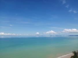Apartment on Beach, Stunning Views, Rayong, hotel in Ban Phayun